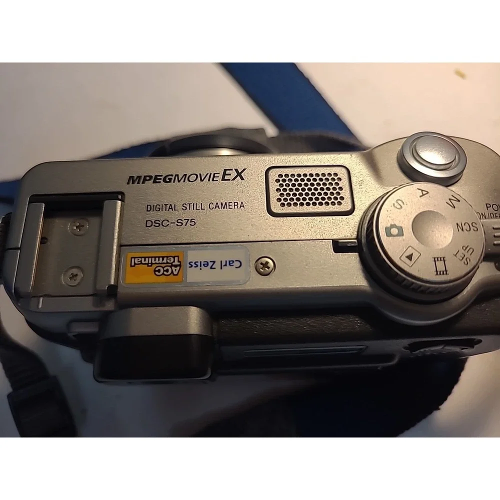 Sony Cyber-shot DSC-S75 3.3MP Digital Camera - Silver